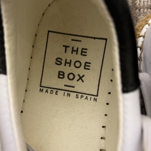 GENTLY WORN PLATFORM SHOE BOX SNEAKER - Picture 6 of 6